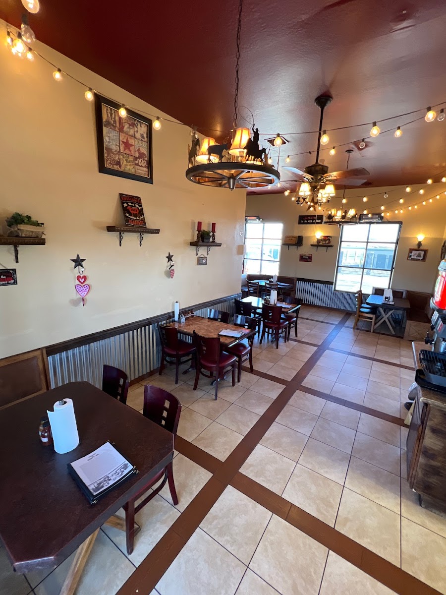 Lucky's BBQ & Burgers